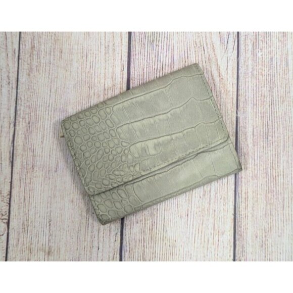 GiGi New York Python ? Embossed Light Green Leather Wallet Mini Card Slots Zip - Picture 1 of 9